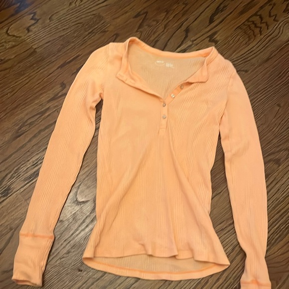 Cute orange button up!! So perfect for fall or spring ☀️💐 - Picture 1 of 1